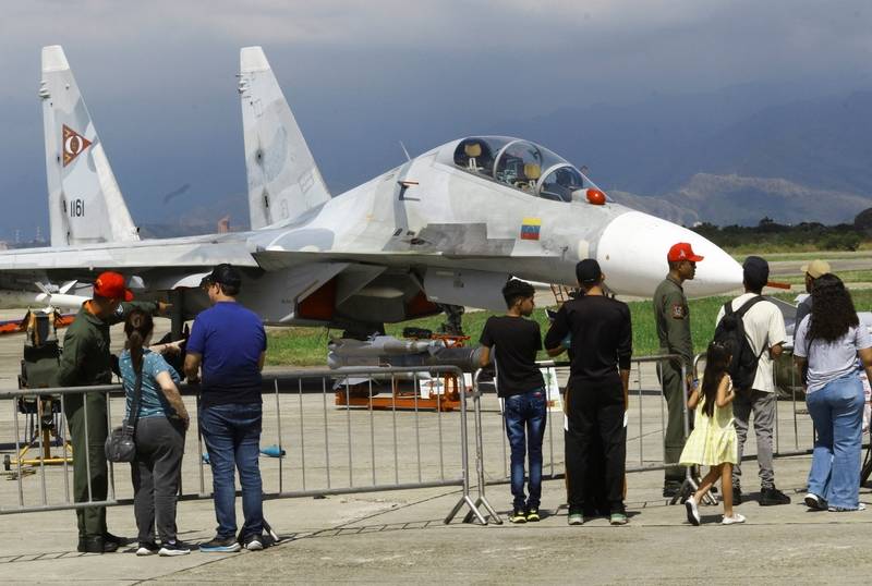 球队
_“马杜罗同意交出政治权力但保留军权球队
，遭拒”